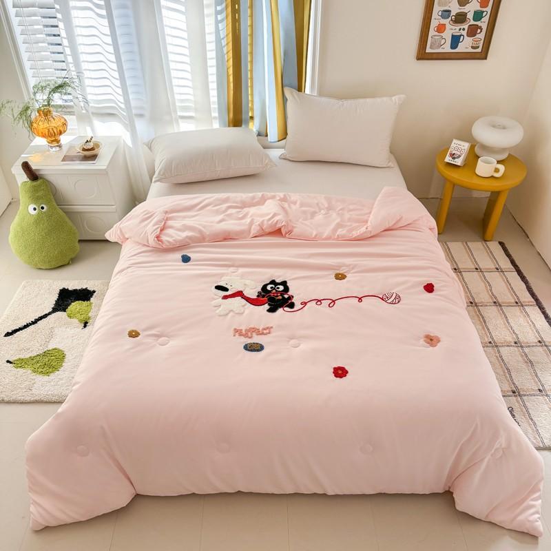1pc Summer Quilt, Soft Comfortable Bedspread, All-Season Blanket, Embroidered Design, Safe High-Quality Material, Perfect Gift