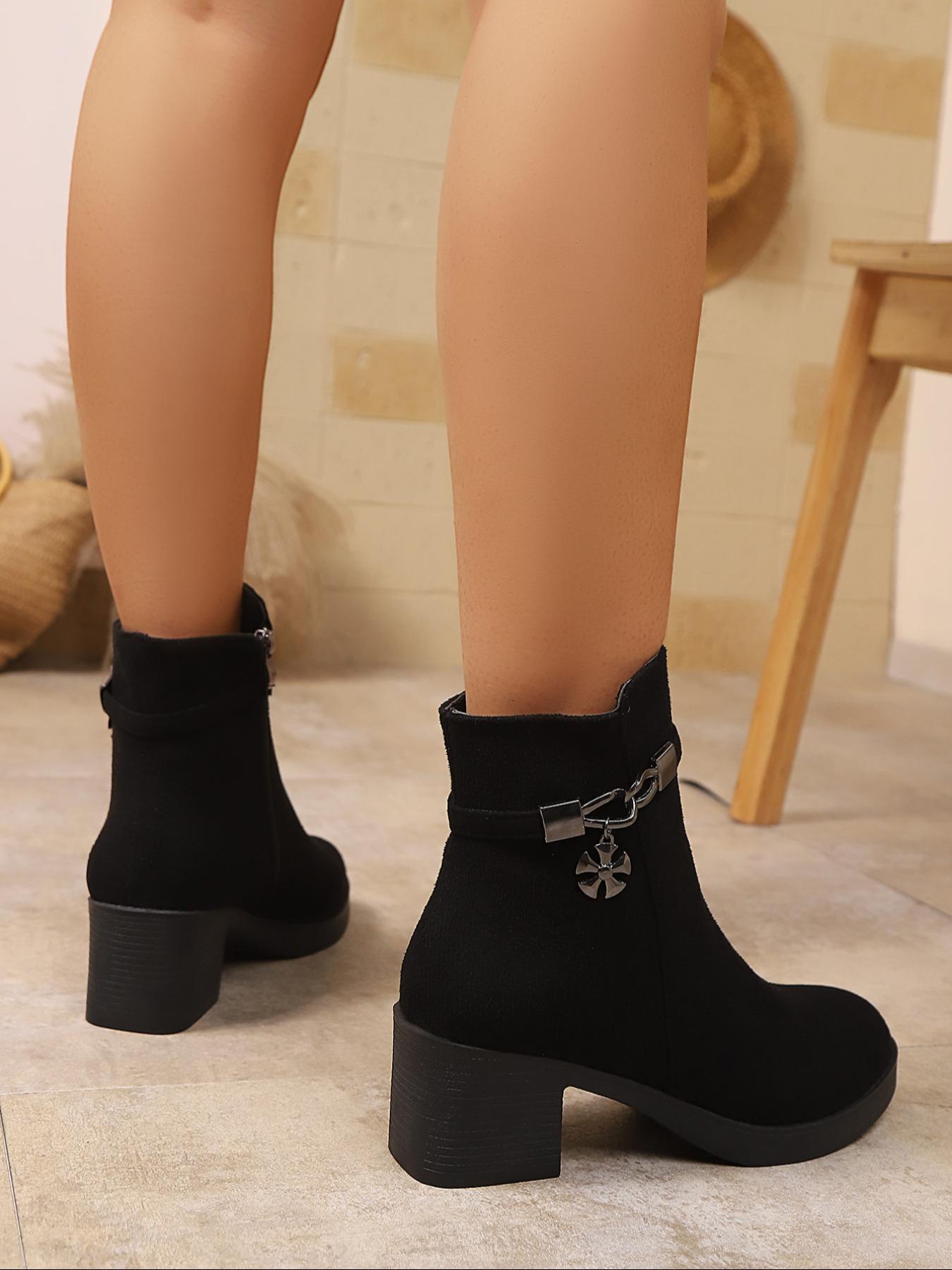 Vintage high-heeled short boots for women in plus size, metal buckle decoration, classic suede ankle boots, work boots, suitable for various occasions, Winter warm boots
