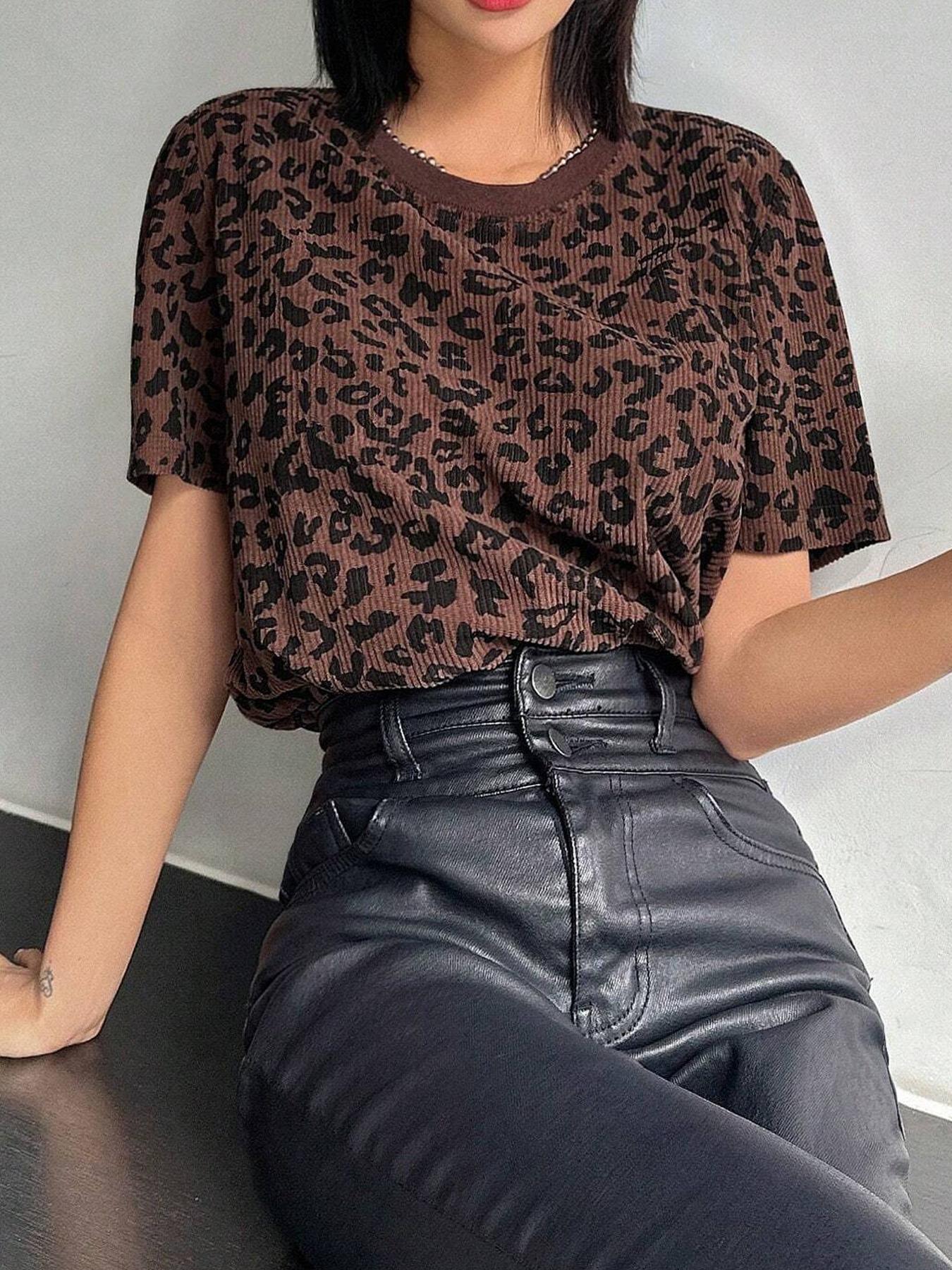 1 Piece Retro Leopard Print Ribbed Short-Sleeve Top | Euro-American Fashion Vibe | Short-Sleeve Cut + Leopard Print Element