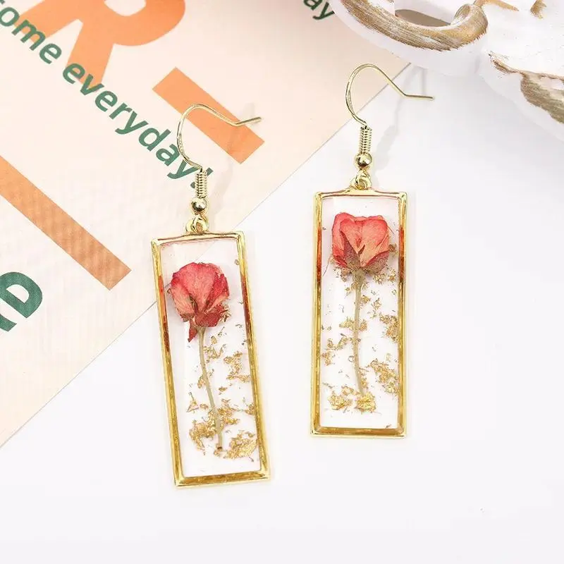 Elegant Real Flower Earrings Women Unique Epoxy Resin Pressed Flower Earring Wholesale Natural Flower Earrings Custom Accessory