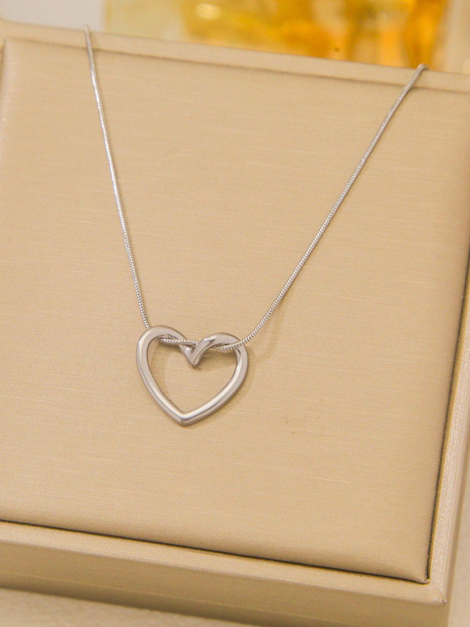 Elegant Hollow Heart Necklace for Women, Durable Titanium Steel Pendant Chain, Perfect Valentine's Day Gift, Versatile Daily Wear Jewelry