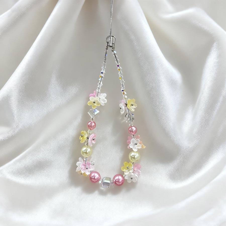 Dopamine Floral Phone Chain, Ins Style Phone Lanyard, New Design CCD Camera Strap, Short Style, Internet-Famous Exquisite Pendant, High-End Handmade Beaded Chain, Creative and Unique Chain, Versatile Pendant