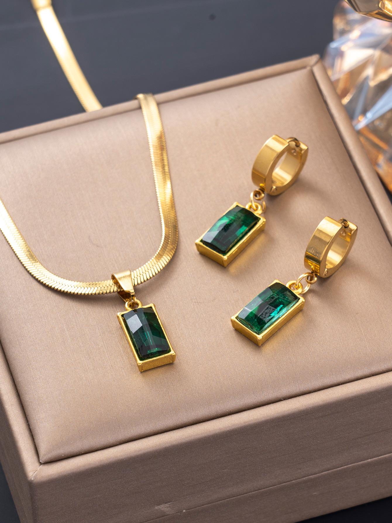 Unique Design Snake Chain Necklace Set, Geometric Luxury Emerald Stone Pendant, Elegant Jewelry Gift Idea, Perfect for Special Occasions