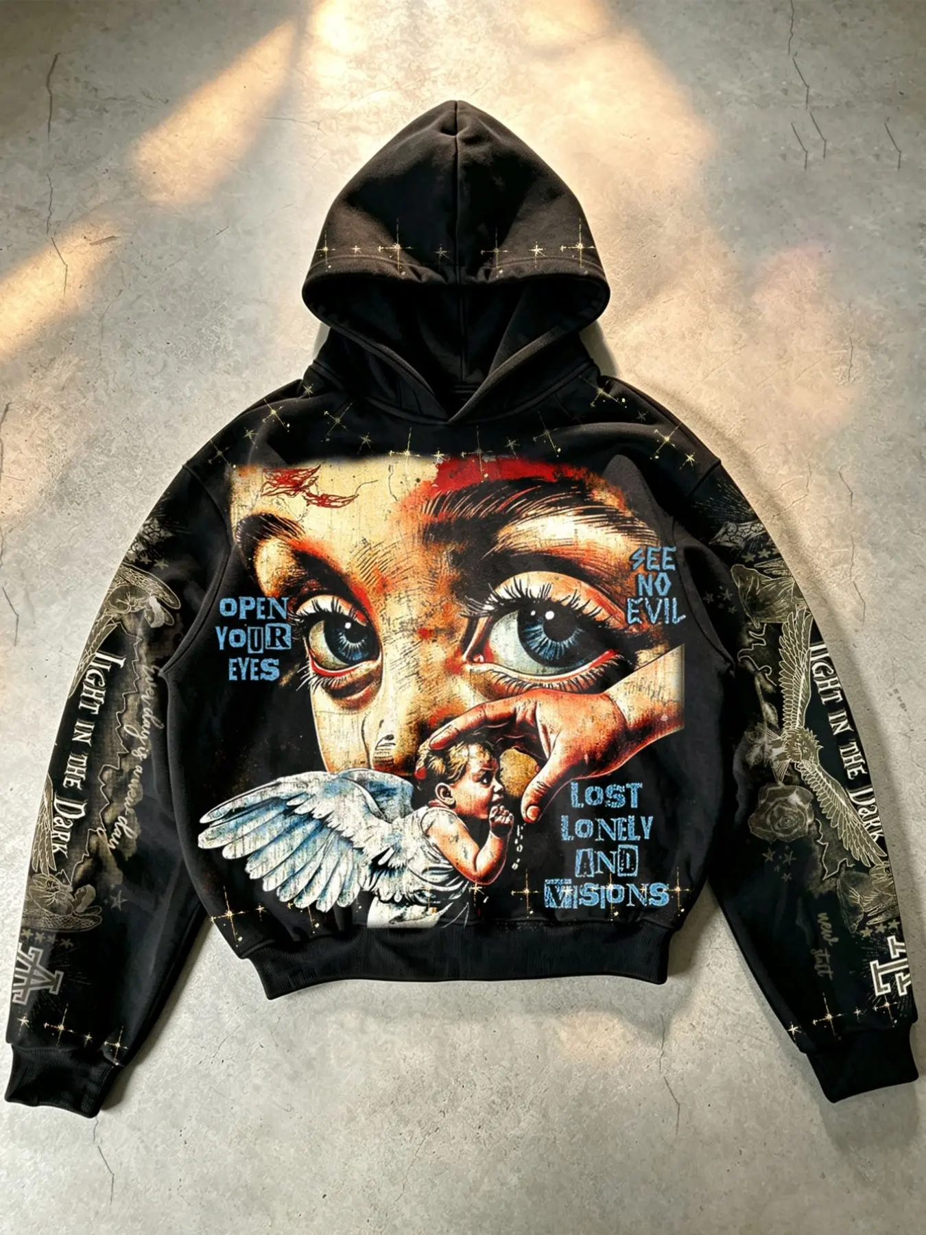American Retro High-Street Heavyweight Oversized Hoodie – Featuring an "All-Seeing Eye" Graphic, Dark Aesthetic, All-Over Print, and Drop-Shoulder Fit; Unisex Streetwear Pullover.