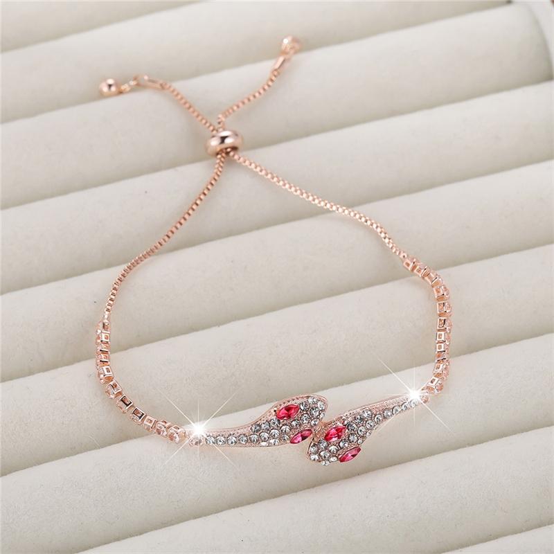 A bracelet made of synthetic red zirconia is fashionable, elegant and simple, suitable for women to wear at travel wedding parties Heart Design Bracelet