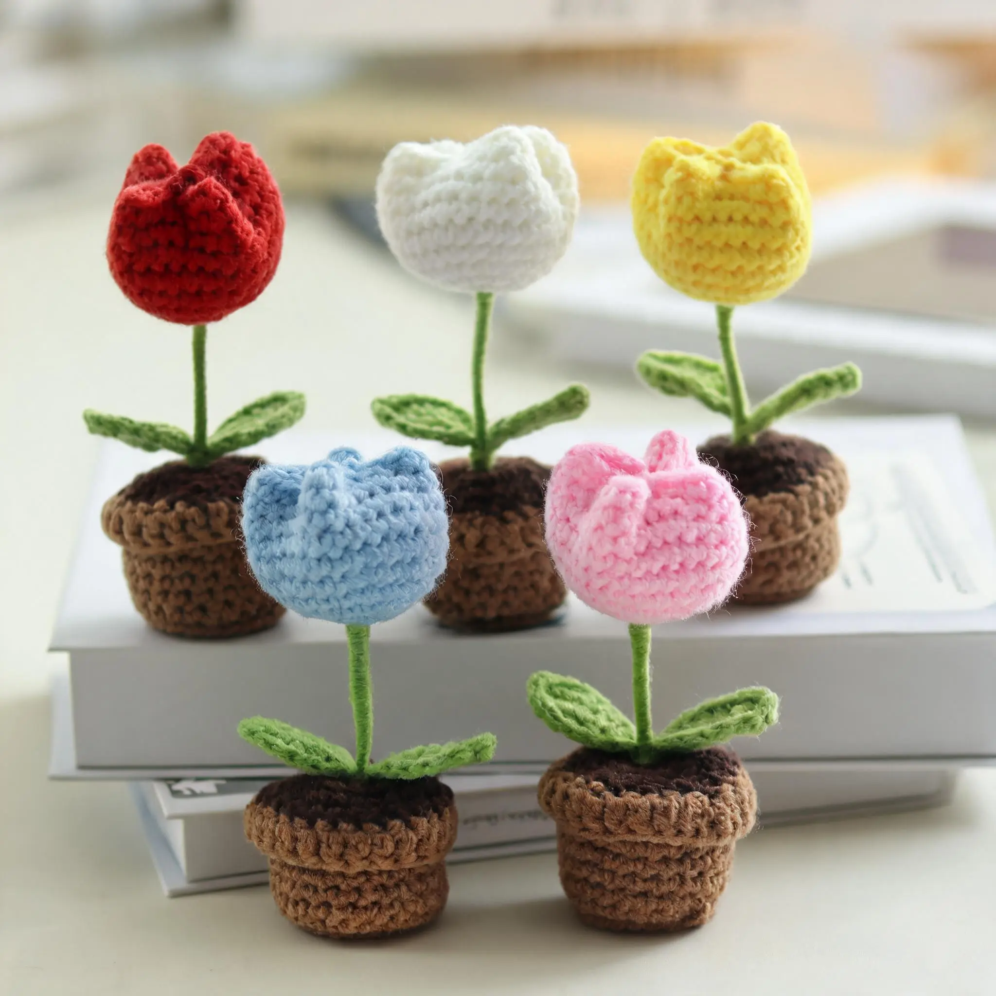 1 count /5 count Handmade Crocheted Cute Mini Tulip Potted Ornaments, Artificial plant, for car ornaments, desk ornaments, home decor, Ideal gifts for colleagues, friends, lovers, birthdays