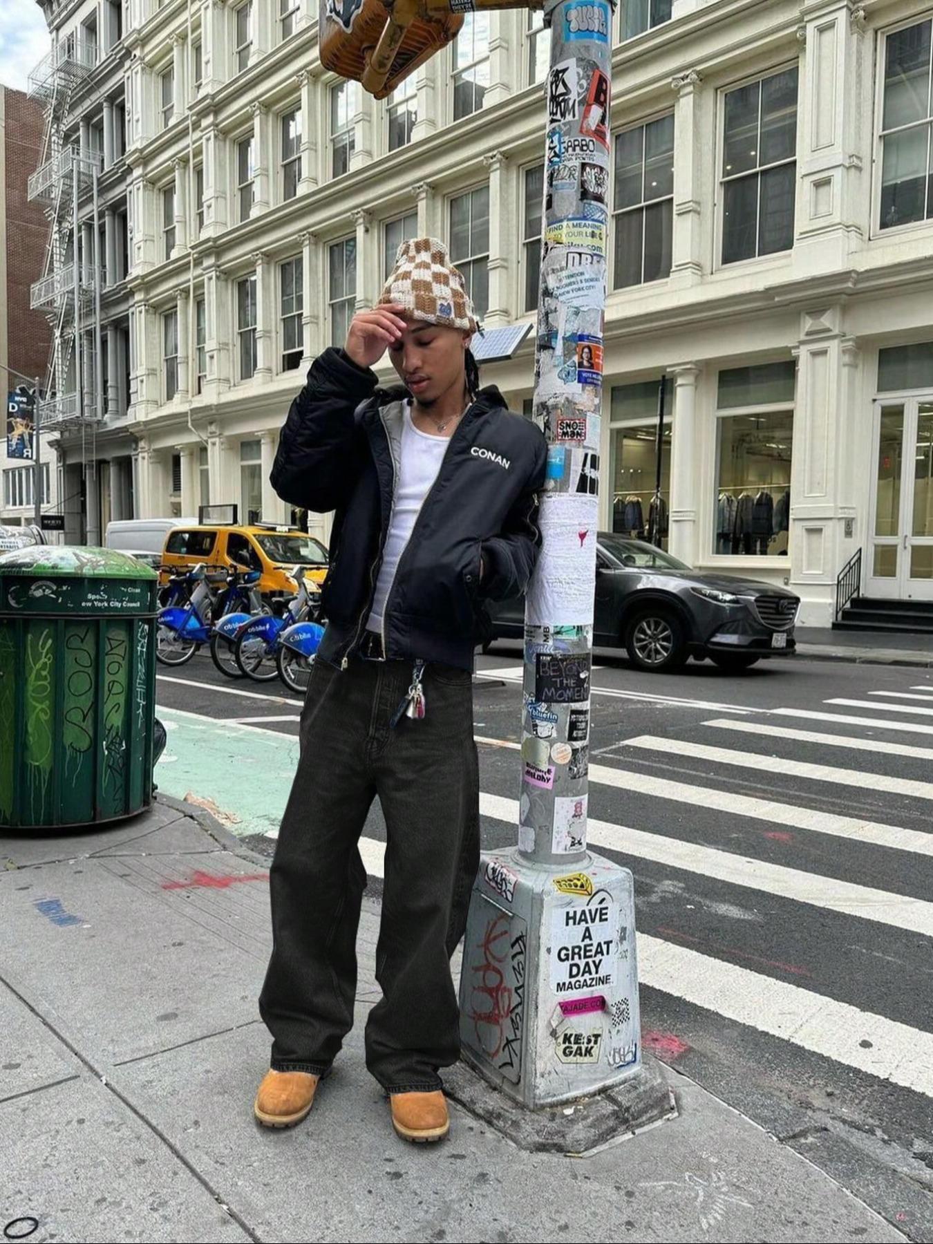 Men's Loose-Fit Denim Jeans, Comfortable Casual Style, Plain Pattern, Button Fly Closure, All Seasons Wear, Trendy Street Fashion, Streetwear