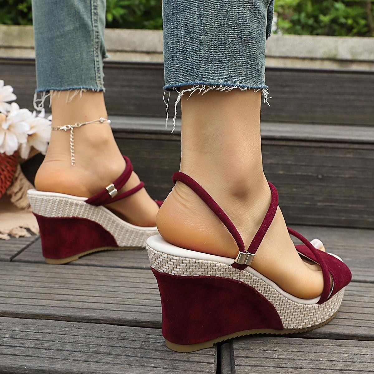 The insulated slope sandals and casual Flatform sandals feature a waterproof platform and a hemp rope-woven sole. Perfect for petite sisters!