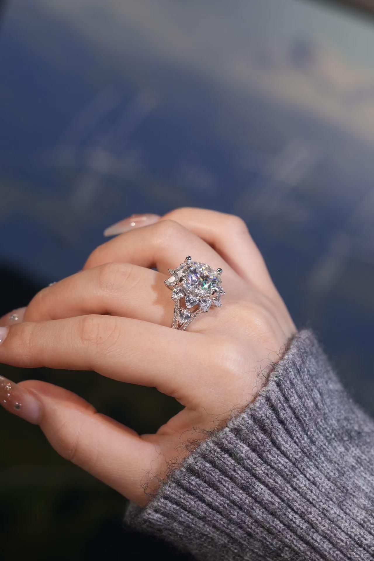 【Floral Queen】2CT/3CT/10CT Glamorous Floral Ring  Moissanite Rings in 925 Sterling Silver
