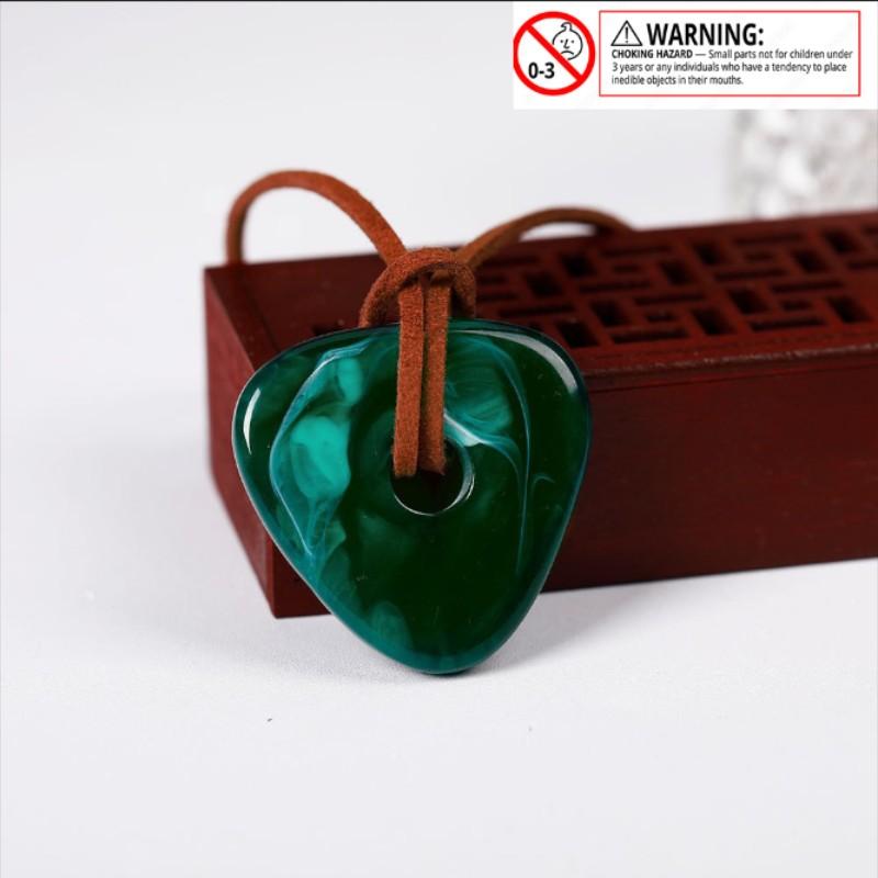 Trendy Halloween Ghost Mom Necklace, Unisex Pendant Jewelry, Perfect Gift for All Occasions, Stylish Accessory for Men & Women