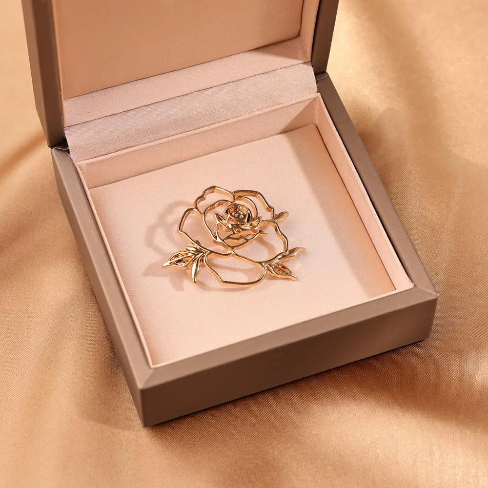 Women's Luxury Hollow Rose Decor Brooch - 4.4x3.25cm Anti-Rust High-Polish Alloy Pin, Elegant Niche Design Versatile Jewelry for Blazer, Shirt, Scarf Matching, Dating, Party Wear