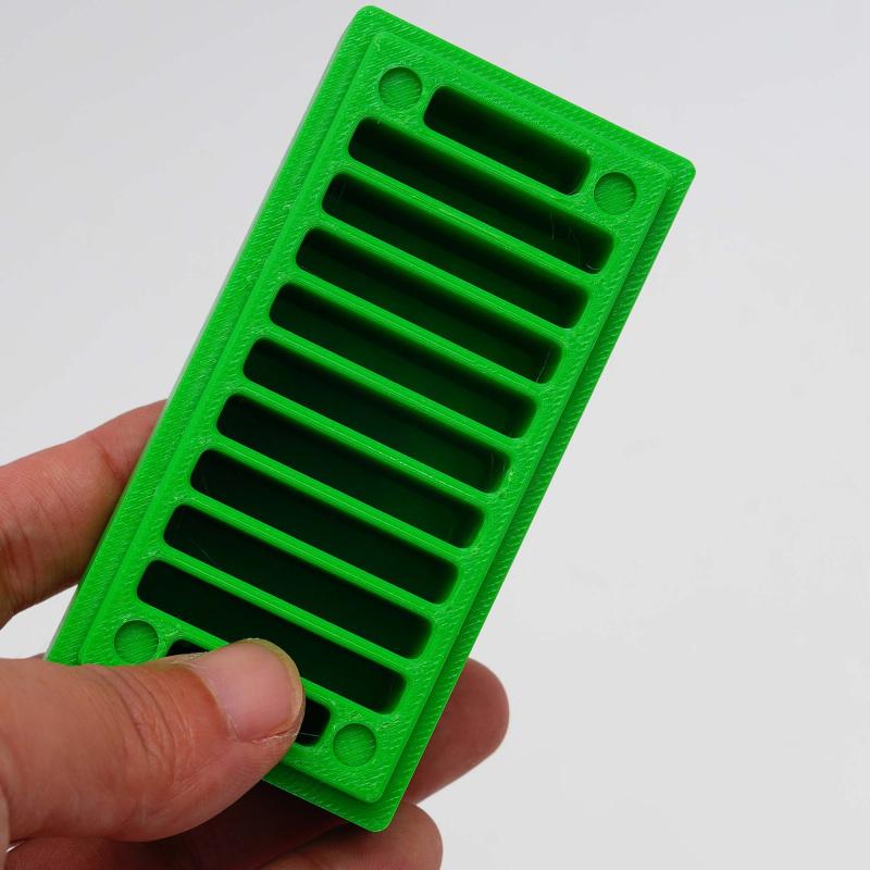 1pc Sewing Machine Needle Storage Case - Practical Organizer for Home Sewing Enthusiasts & Travelers, with 9 Dedicated Needle Slots + 2 Foam Insert Safety Compartments, Perfect for Sewing Conventions/Guild Meetings/Sewing Retreats, Ideal Halloween & Chris