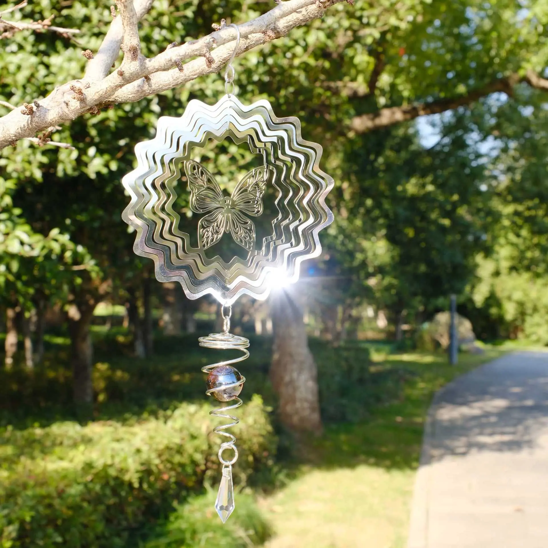 Butterfly Wind Spinner Outdoor 3D Stainless Steel Sculpture, Reflective Metal with Spiral Design, Ideal for Patios and Gardens