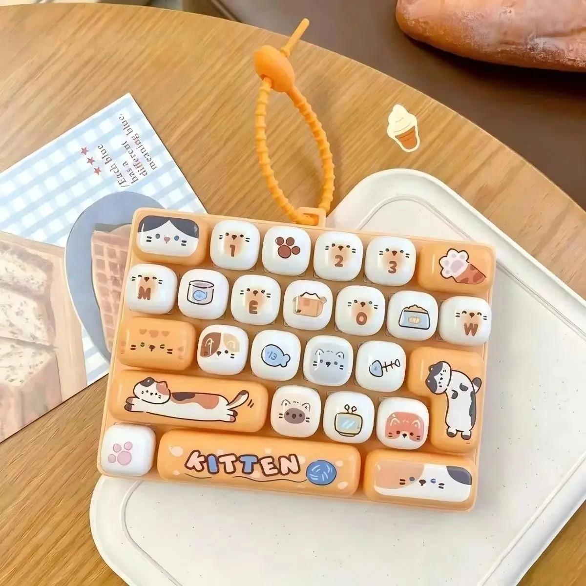26-Key Stress Relief Keyboard Keychain, Fun Practical Key Ring for Parties, Office and Home Use, Perfect Gift Accessory