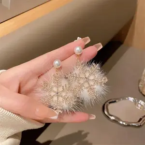 New Trend Christmas Element Earrings Temperament Senior Zircon Pearl Snowflake Earrings Princess Wind