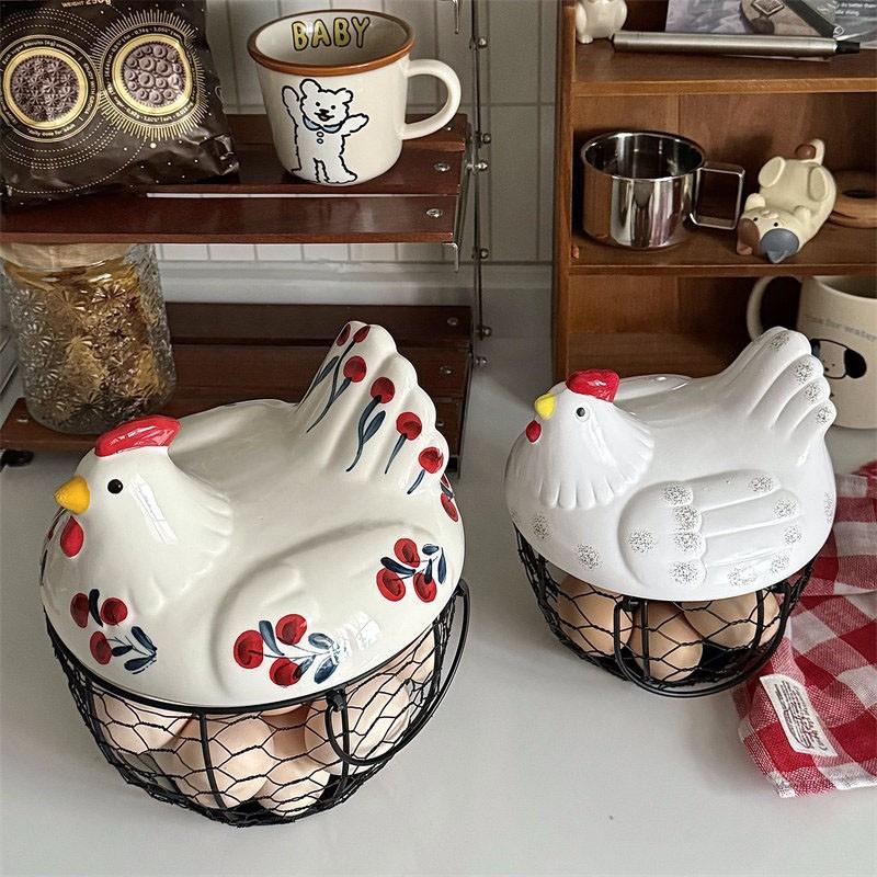 Farmhouse Style Chicken Ceramic Egg Basket with Metal Wire and Lid, Decorative Multi-Functional Kitchen Storage Box, Dustproof Seal Design