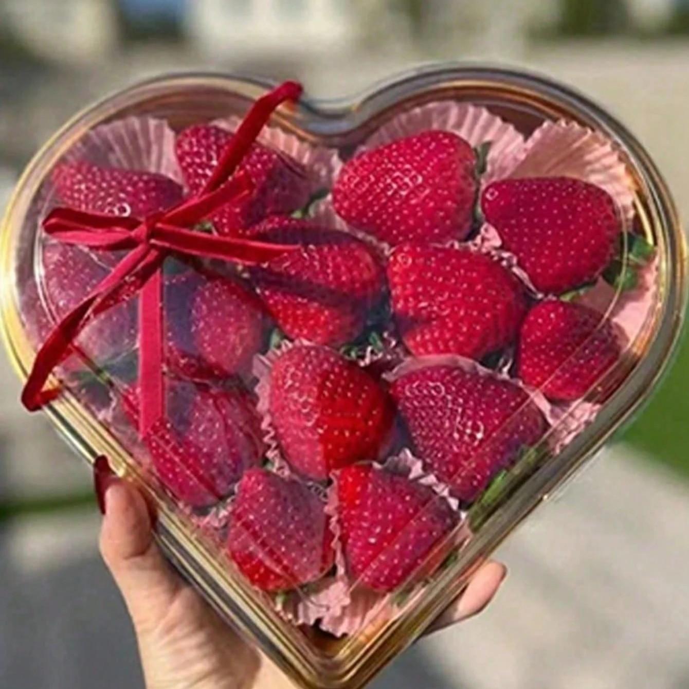 10PCS/5PCS Heart-Shaped Plastic Tray with Lid - Reusable, large-capacity snack container, suitable for fruits, sushi, vegetables, salads, cheese platters, and parties - Perfect gift for Valentine's Day, Mother's Day, Father's Day, and graduation - Elegant