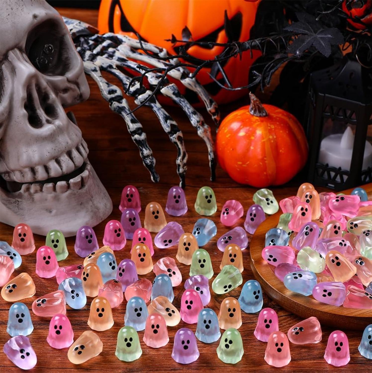 Statues Figurines, Cute Ghost Shape Ornaments in Multiple Pack, Smooth Resin Luminous Miniatures for Spooky Halloween Decor, Decor Figurine Ornaments, Unique Ornaments