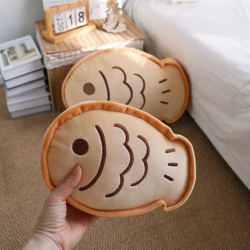 Fish Cake Butter Bread Pattern Pillow, Soft Nordic Style Polyester Fiber Cushion, Home Decor, 1 Piece, Comfortable and Stylish