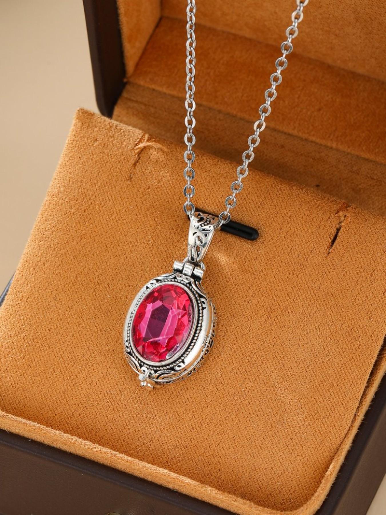 A Vintage-Style, Fashionable, Openable Rhinestone Photo Box Pendant: A Unique, Niche Design for Women—a Versatile Picture Necklace for Everyday Wear and Commuting