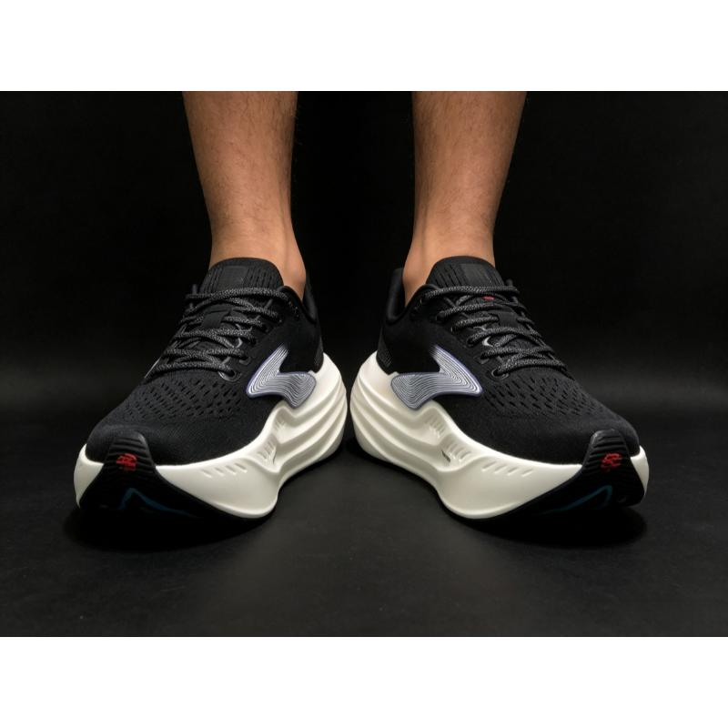 2026 New Black & White Performance Running Shoes, Lightweight Breathable Trainers with Plush Cushioning 2026 New Black & White Performance Running Shoes, Lightweight Breathable Trainers with Plush Cushioning