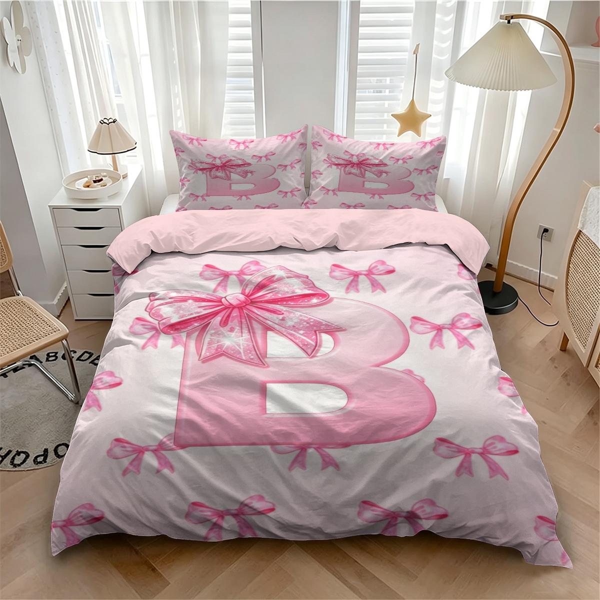 Pink Letter A~Z Bow Pattern Duvet Cover Set, 2/3Pcs Aesthetic Cute Bedding Set, Comfy Bedding Set, Breathable Quilted Quilt, Sweet Girly Bed Linens, Perfect for Teen Girls Bedroom Decor. 1 or 2 Pillowcase, No Filling