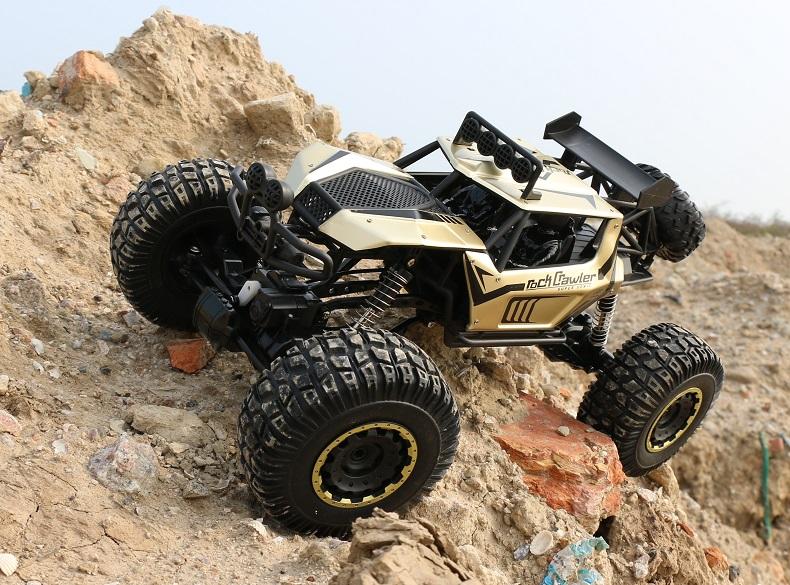 Oversized four-wheel drive alloy remote control car off-road vehicle climbing monster truck high-speed racing boy charging toy car