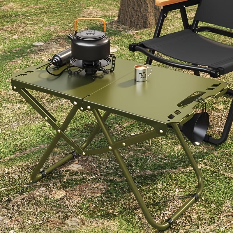 Portable foldable camping table, lightweight and easy to set up for outdoor use. It features a stable three-legged design, suitable for courtyards, picnics, barbecues and outdoor adventures.