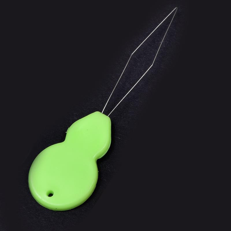 30-Pack in Mixed Colors，Thread a Needle Easily Even with Poor Eyesight! Colorful Gourd-Shaped Needle Threader, Plastic Tail Threader, Sewing Tool Must-Have