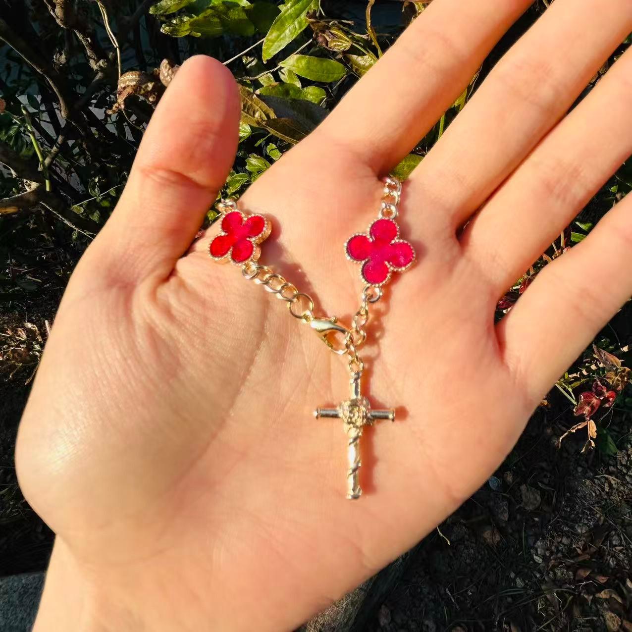 Four-Leaf Clover Steering Wheel Ornament, Rose Cross Pendant, Elegant Car Steering Wheel Decoration, Car Accessories, Car Hanging Decorations, Car Interior Decoration, Car Interior Accessory