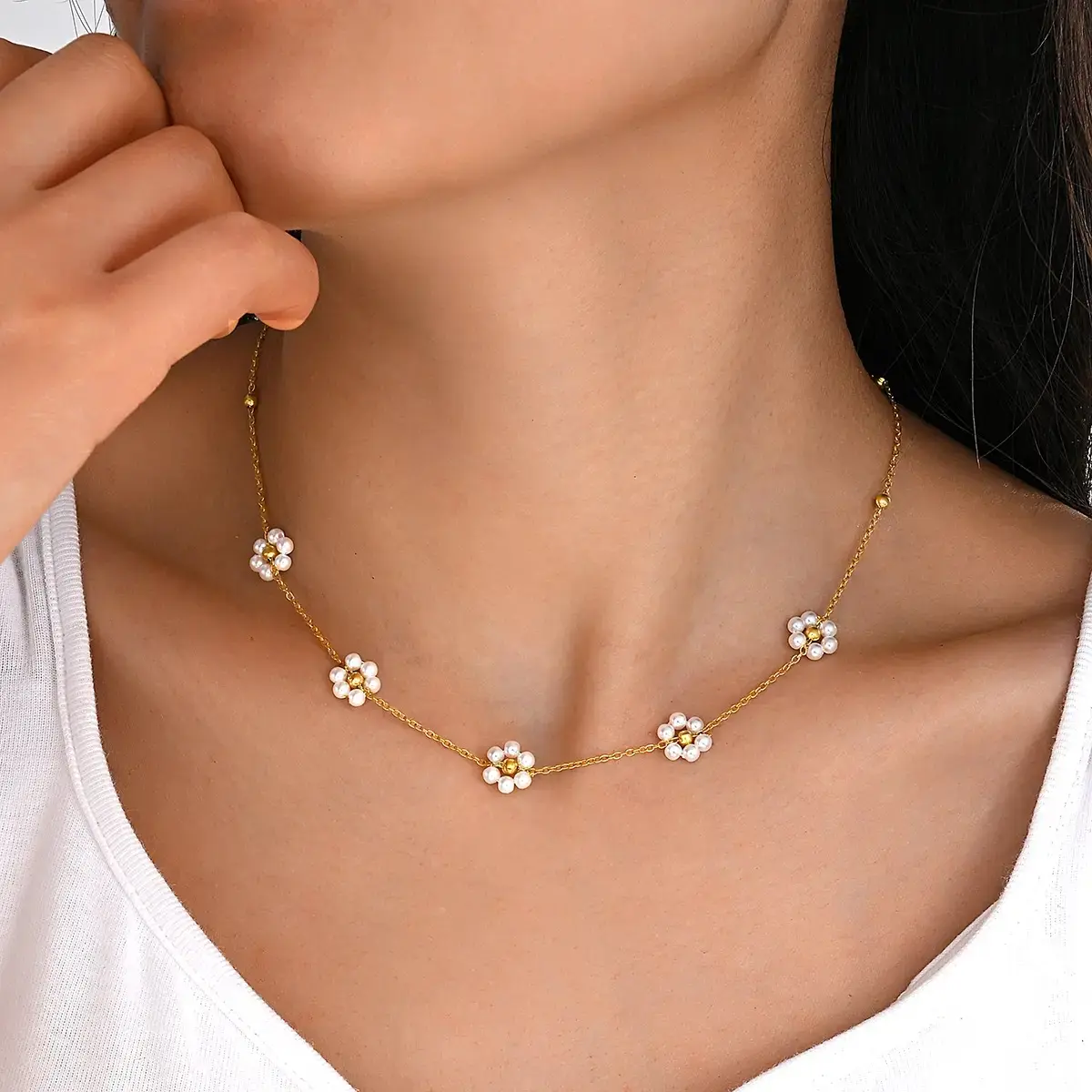 Daisy Pearl Choker Necklace for Women - Elegant Silver Daisy 3 White Pearls Strand, Dainty Floral Summer Pearl Jewelry Gift for Birthday & Bridesmaid