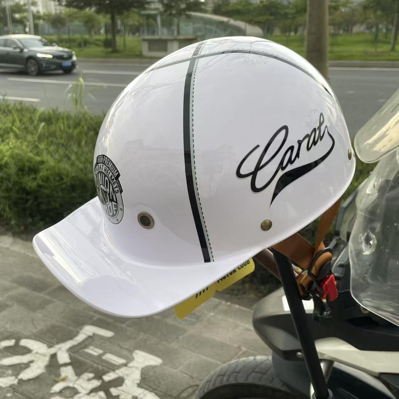 1 Vintage Style Half Helmet Unisex Lightweight, Adjustable Strap, Ventilation System and Impact-Resistant Design, Suitable for Men and Women, Motorcycle, Skateboarding, BMX Bicycling, Fashionable Design, Comfortable Fit and Easy-to-Clean Surface