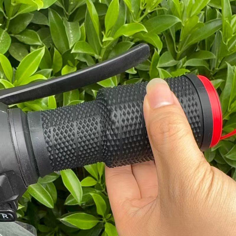 Universal Pull-Tab Silicone Handlebar Grips, Anti-Slip Wrap-Around Protective Covers, Soft Vibration-Dampening Handle Grips for Motorcycles, Scooters & Bicycles