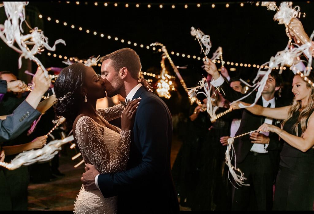 48pcs Wedding Sparklers Send Off，Wedding Streamers Light Up Fairy Ribbon Wands White Glow Sticks with Bells for Reception Birthday Led Dark Party Wedding Church Exit Prop Recessional