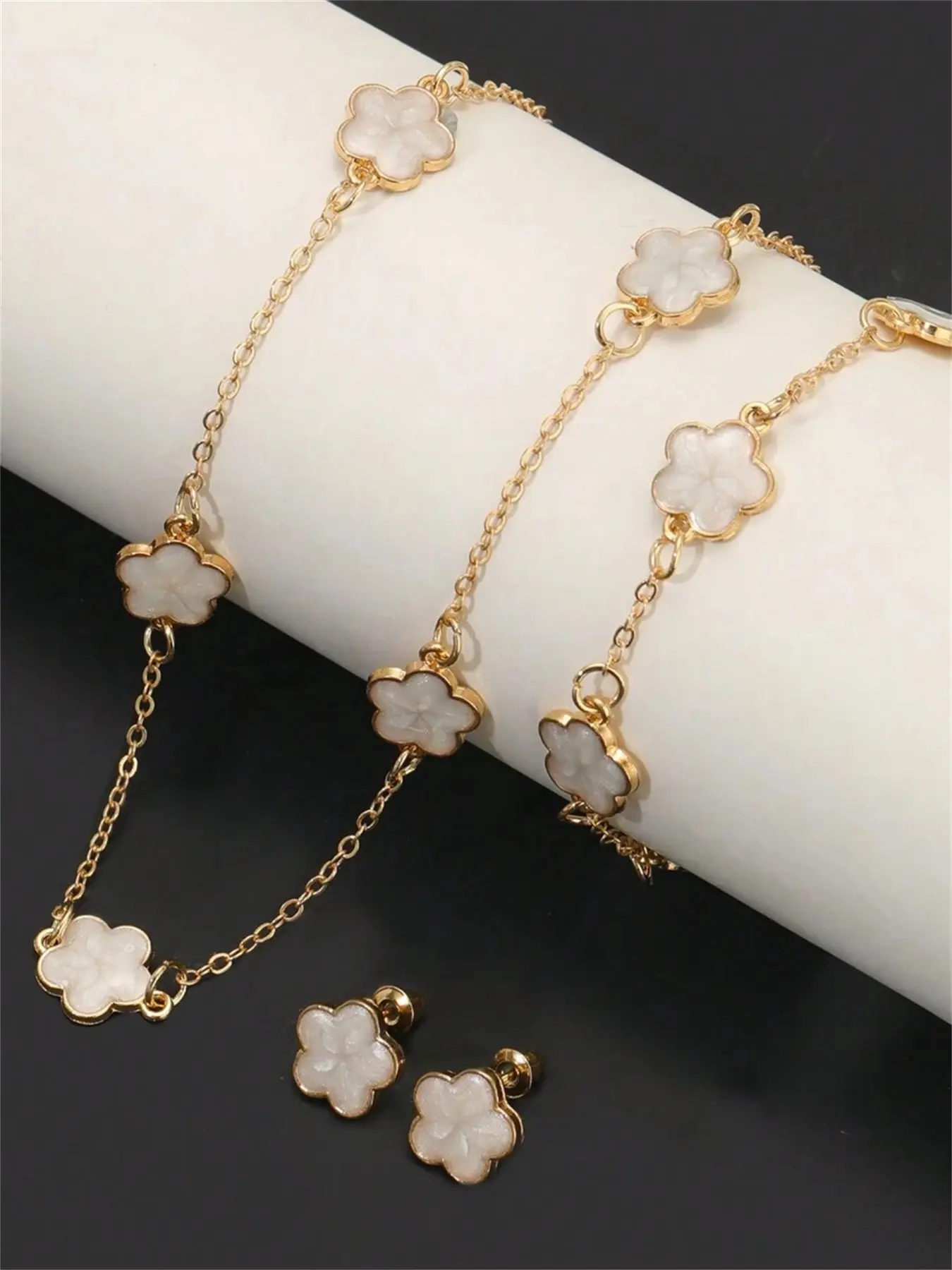Women's Four-Piece Clover Jewelry Set, Vintage Oil-Drop Lucky Flower Necklace Bracelet Earrings, Valentine's Day Gift, Casual Accessory
