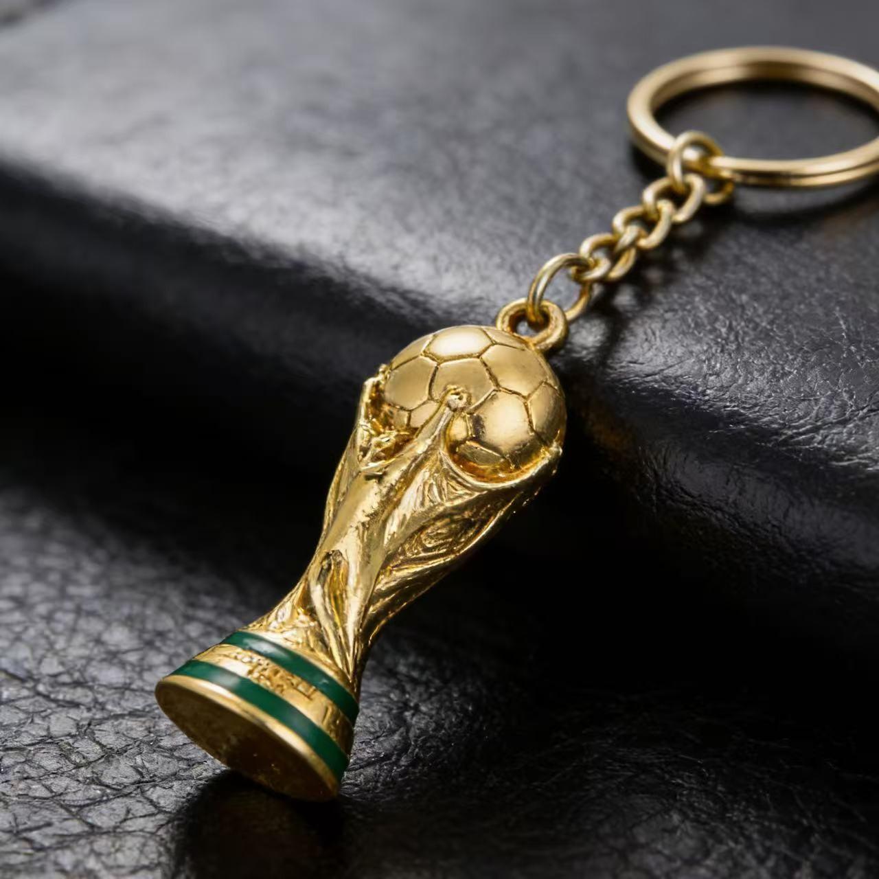 1pc 2026 World Cup Trophy Keychain, 3D Mini Replica Key Ring, Football Fan Souvenir Gift, Car Key Accessory, Backpack Charm for Soccer Lovers . Gold Plated Football Trophy Charm, Soccer Fan Gift, Car Key
