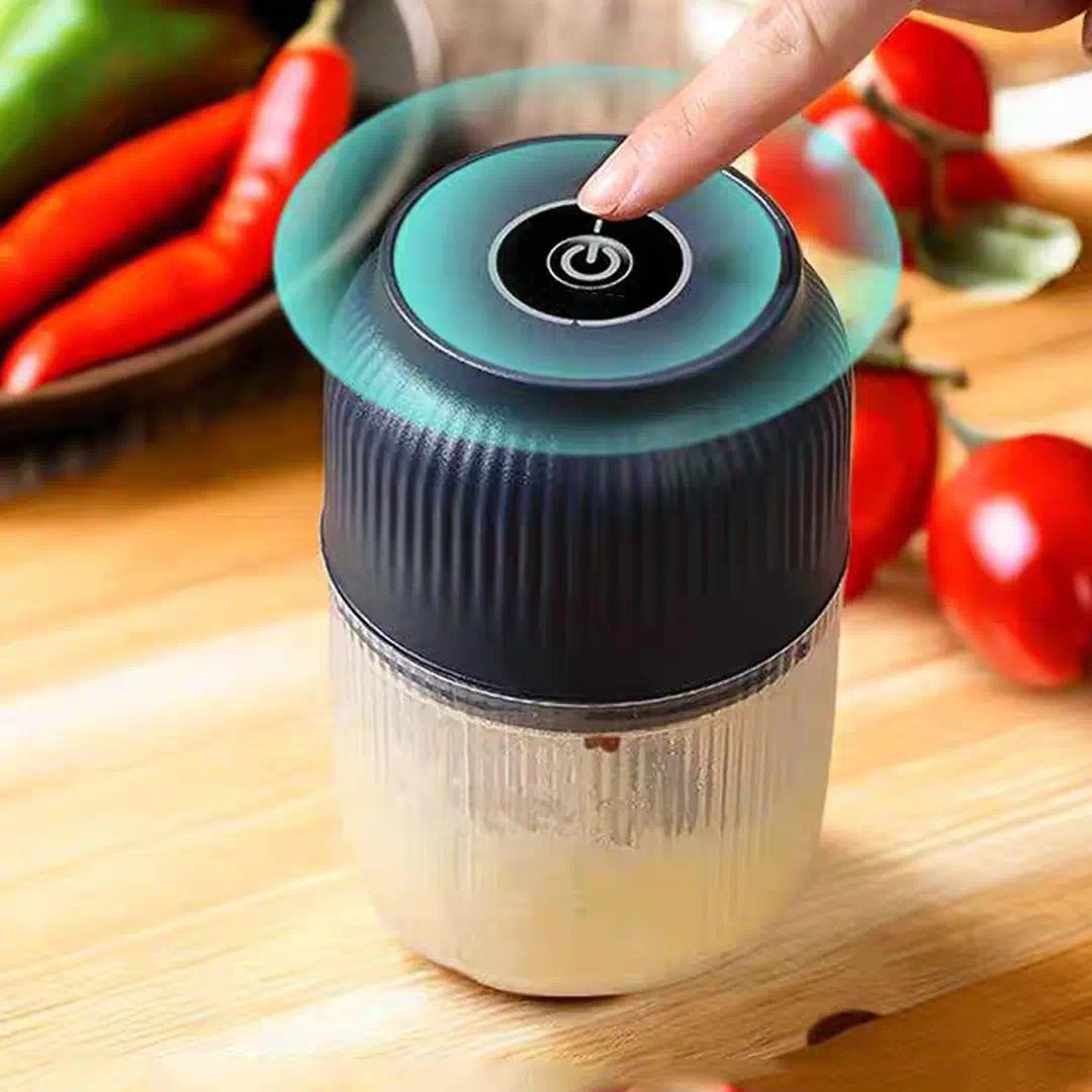 Electric Garlic Chopper, 4 Sharp Blades，Portable Veggie Chopper, 300ML Garlic Grinder Masher Onion Chopper, Blender to Vegetable, Cordless Food Processor for Ginger, Chili, Fruit, Meat, Spices, Beans, etc