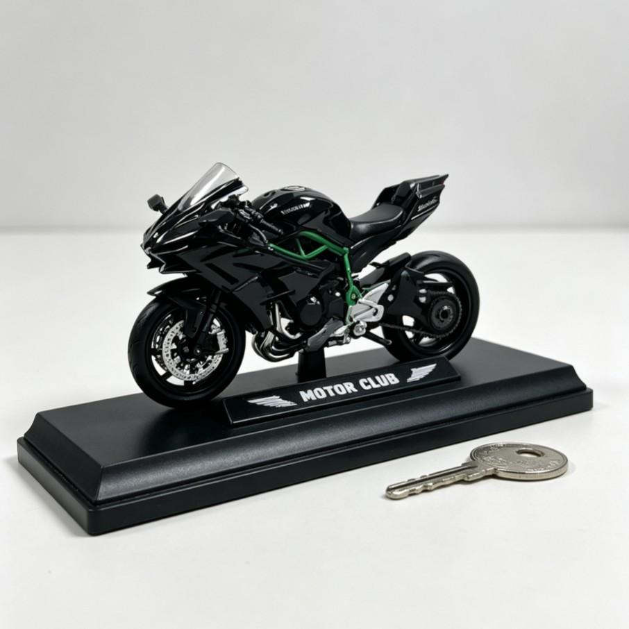 Alloy Motorcycle Model with Steering and Suspension, Perfect Cake Decoration, Detailed Collectible for Motorbike Enthusiasts, Halloween Christmas Gift