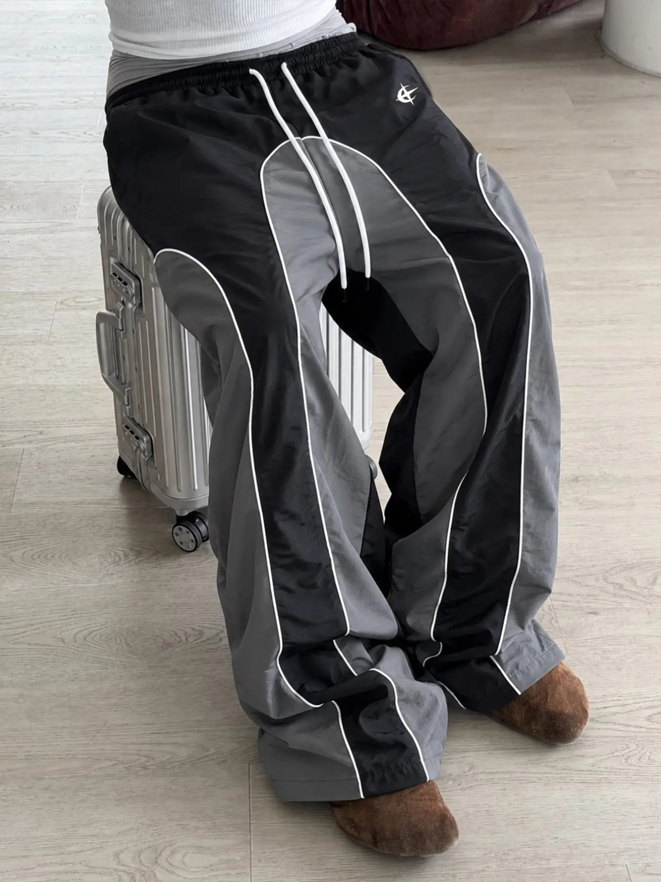 Men's Wide Leg Sport Pants, Asymmetrical Color Block, Elastic Waist Drawstring, Breathable Fabric, Casual Long Trousers, All Seasons Comfort