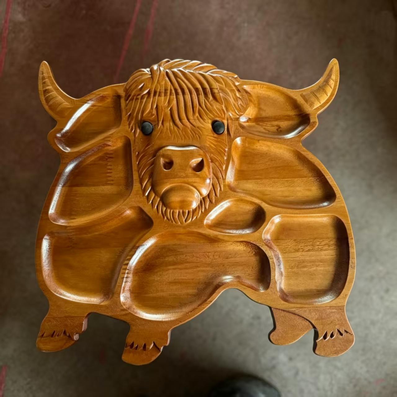 Animal Shape Highland Cow Form Wooden Charcuterie Board - Kitchenware Serving Plate, Ideal for Parties, Perfect Gift for Birthdays
