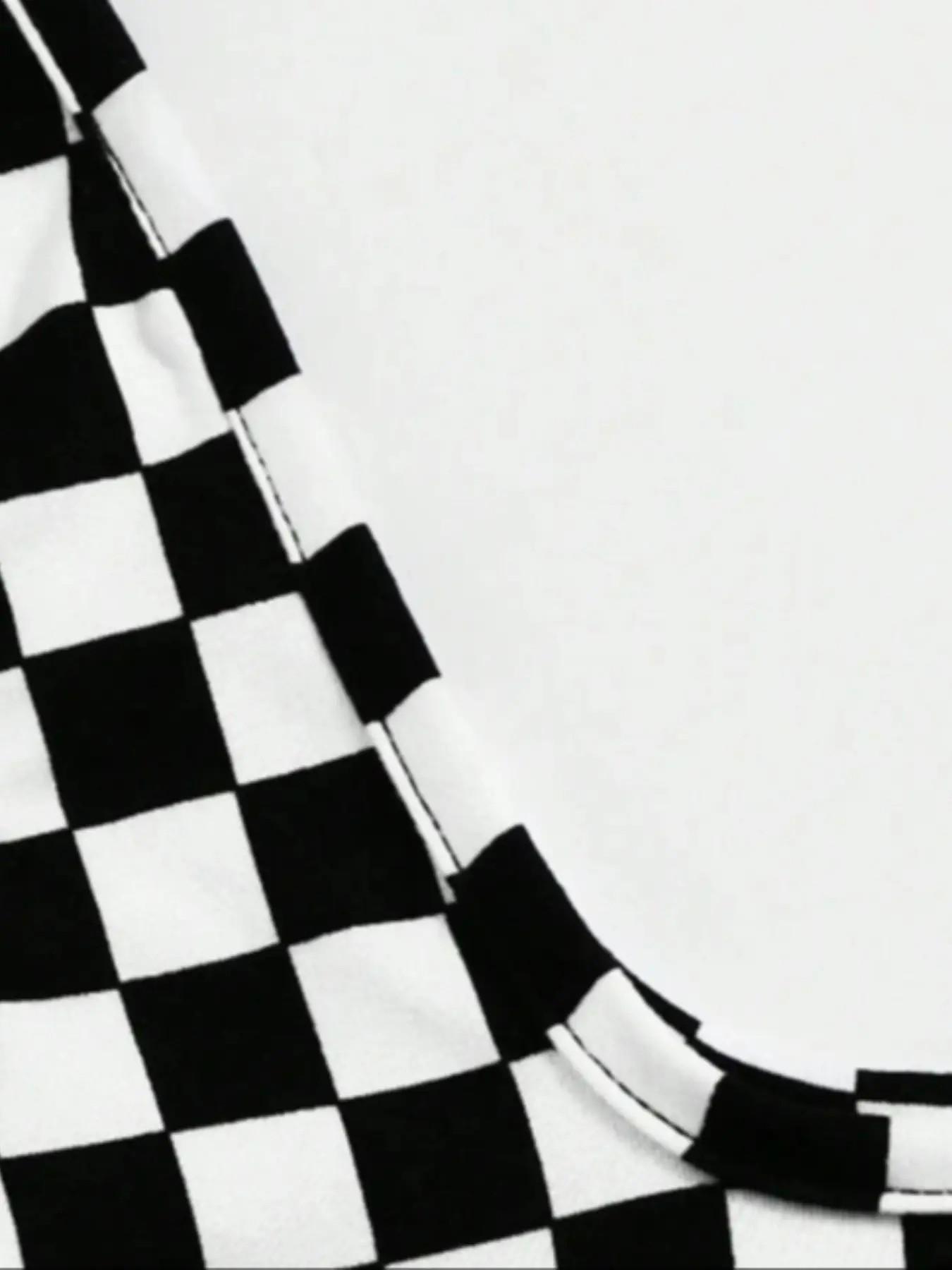 This is a One-Piece Women's Black and White Checkered Cropped Vest. It's a Casual Sleeveless Square-Neck Top, Suitable for Street Style, Everyday Wear, Parties, and Casual Outings.
