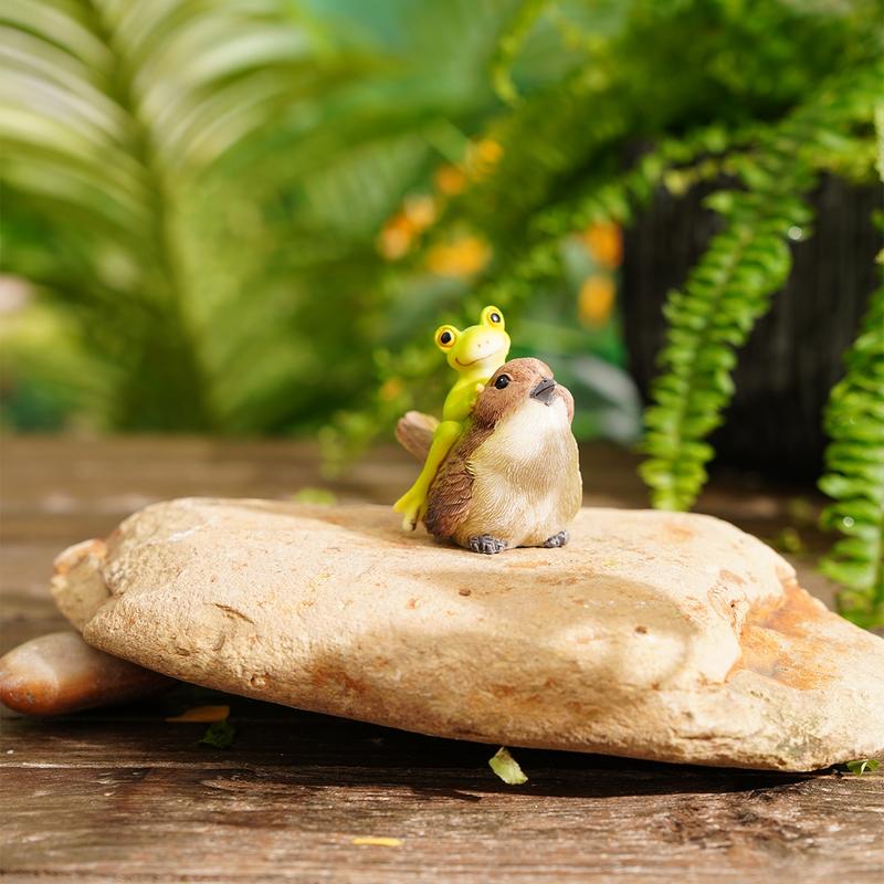 Resin Cartoon Frog Riding Sparrow Figurine, Home Decor Ornament, Cute Animal Design for Garden Patio Indoor Table Decoration