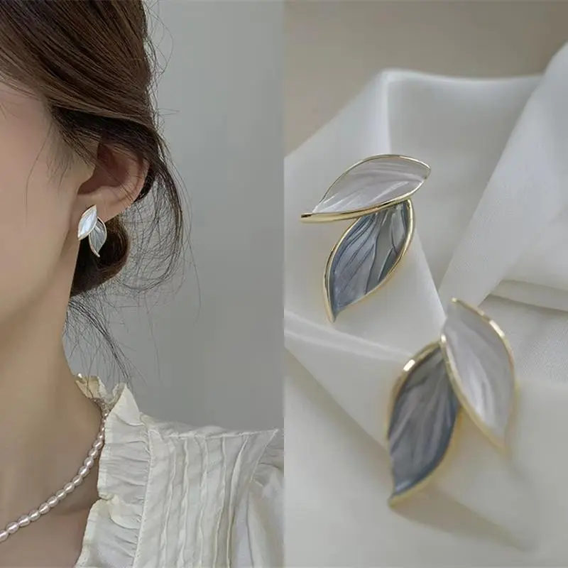Korean Sweet Elegant Grey Leaf Stud Earrings for Women Vintage Fresh Lovely Metal Leaf Earrings Women's Jewelry