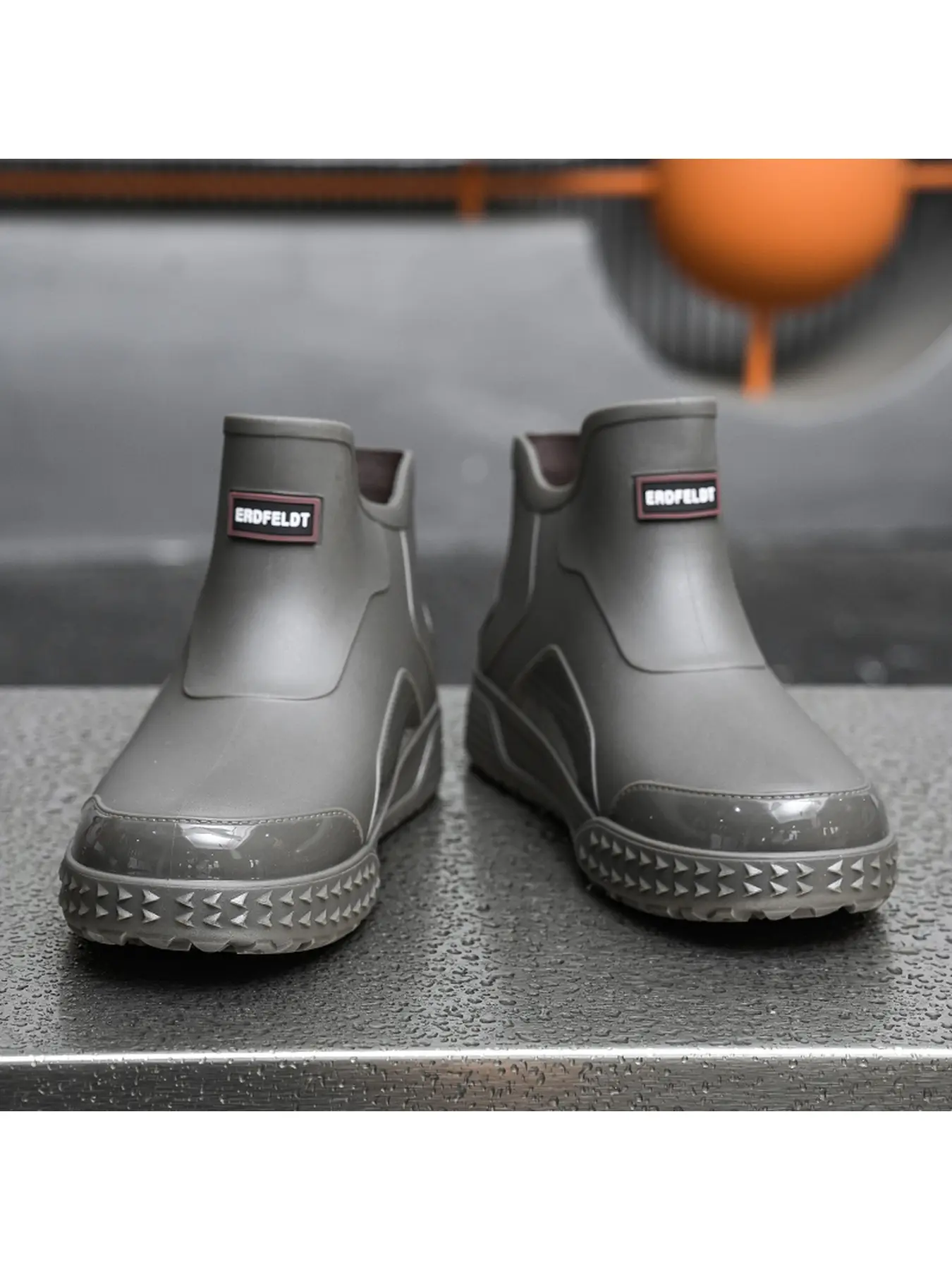 Unisex short ankle rain boots, fully waterproof and slip-resistant with thick soles, lightweight, stylish, and casual ankle rain boots, suitable for men and women for daily commuting, outdoor hiking, and work.