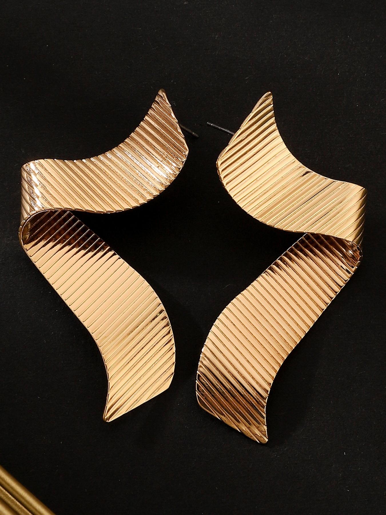 Elegant Asymmetrical Earrings, Unique Textured Design, Perfect for Various, Statement Jewelry for Women