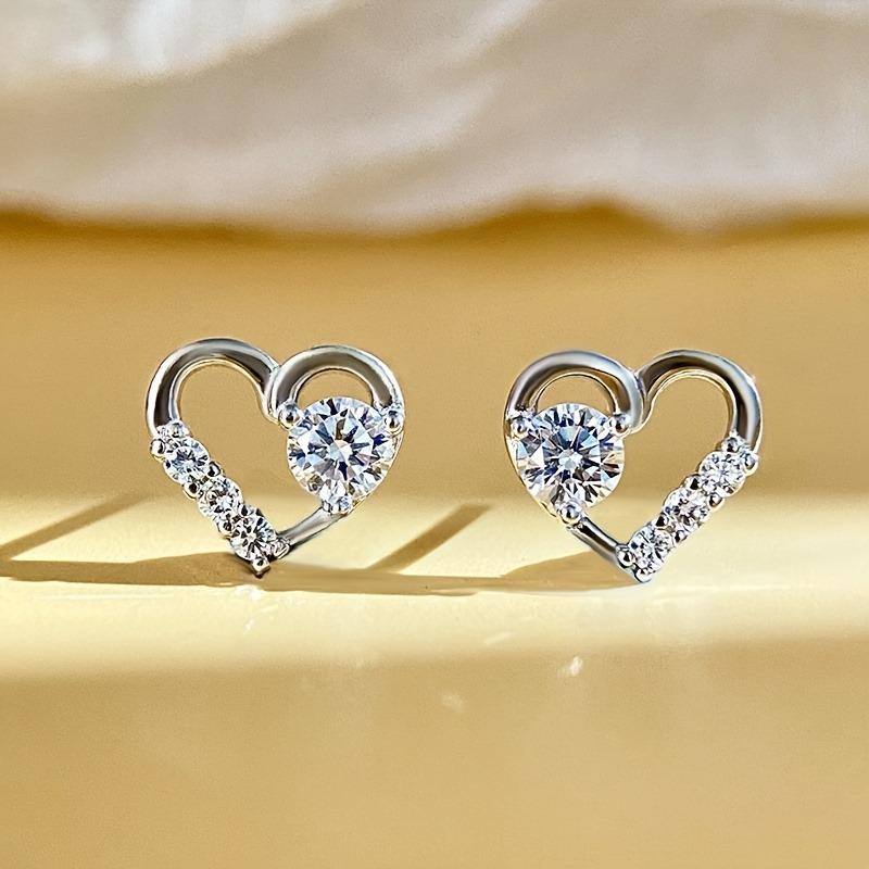 1 Pair of Women'S Silvery Heart-Shaped Earrings, Copper Inlaid with Synthetic Zirconia, Fashionable, Luxurious, And Noble, Suitable for Female Friends' Celebrations, Parties, And Banquets, Valentine'S Day/Christmas/New Year Party Gifts