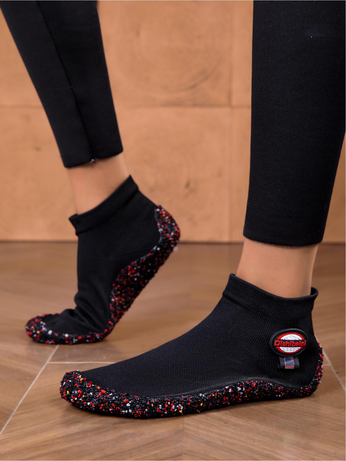 Ladies wear fitness yoga barefoot shoes with a widened toe design and a heel loop for easy on and off, suitable for fitness training, running, hiking, swimming, yoga and other sports scenes