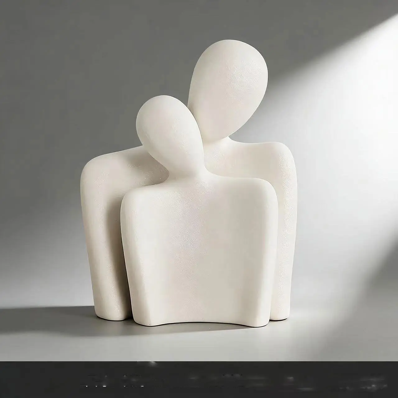 Abstract Creative Embrace Couple Sculpture, Nordic Modern Ceramic Figurine, Healing Hug Decor, Living Room Bedroom Gift, Romantic Home Decoration