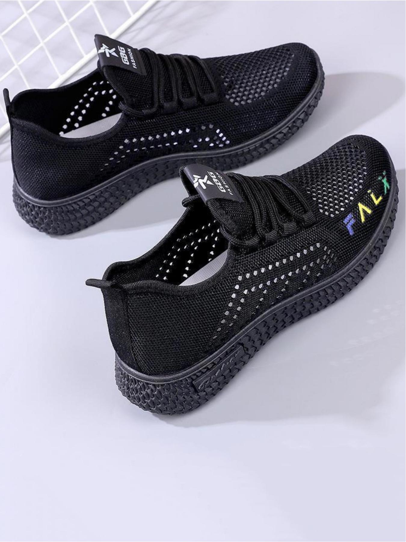 Ladies' casual sports shoes, made of lightweight and comfortable material, with a thick sole pattern for stable grip, and a heel loop design for easy on and off. Ideal for daily commuting and light sports wear