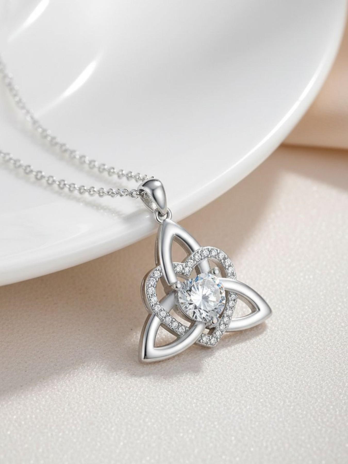 Eternal Star Knot Heart Vintage Celtic Witch Knot gemstone necklace.Paired with a red preserved rose gift box.Ideal gift for festivals, birthdays, Mother’s Day and Valentine’s Day.